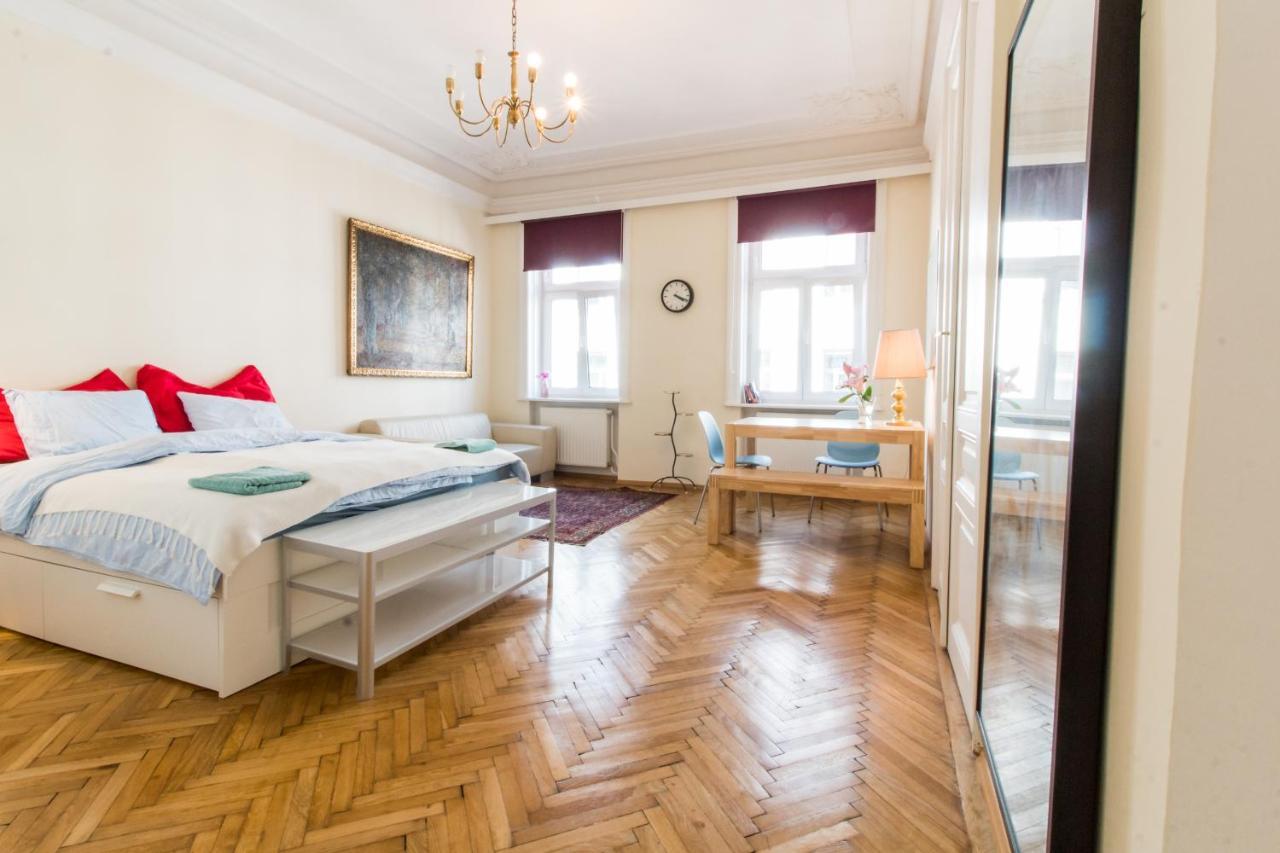 Beautiful Viennese Apartment Luaran gambar